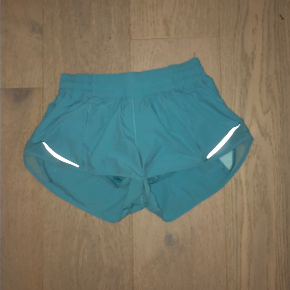 Lululemon hotty hot shorts II 2.5”